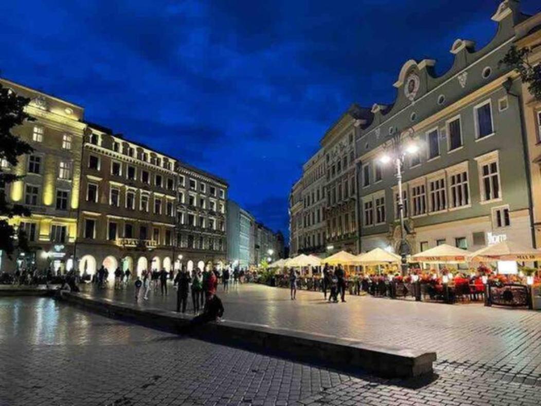 Plac Szczepanski - Theatre Neighborhood Cracóvia Exterior foto